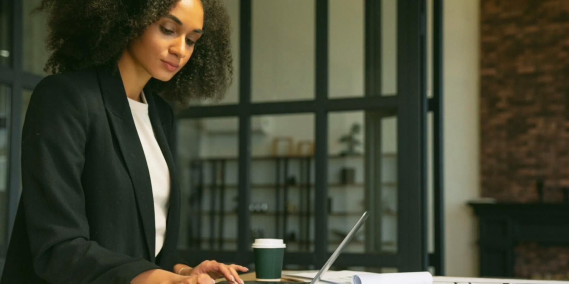 Teilnehmer bei der praktischen Color Grading Übung